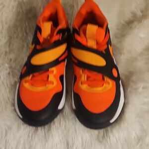 Nike Team Hustle D 11 Big Kids Basketball Shoes Size 4.5Y